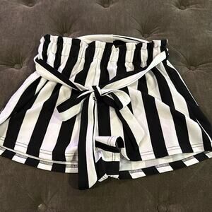 Shein highwaisted shorts with tie size large